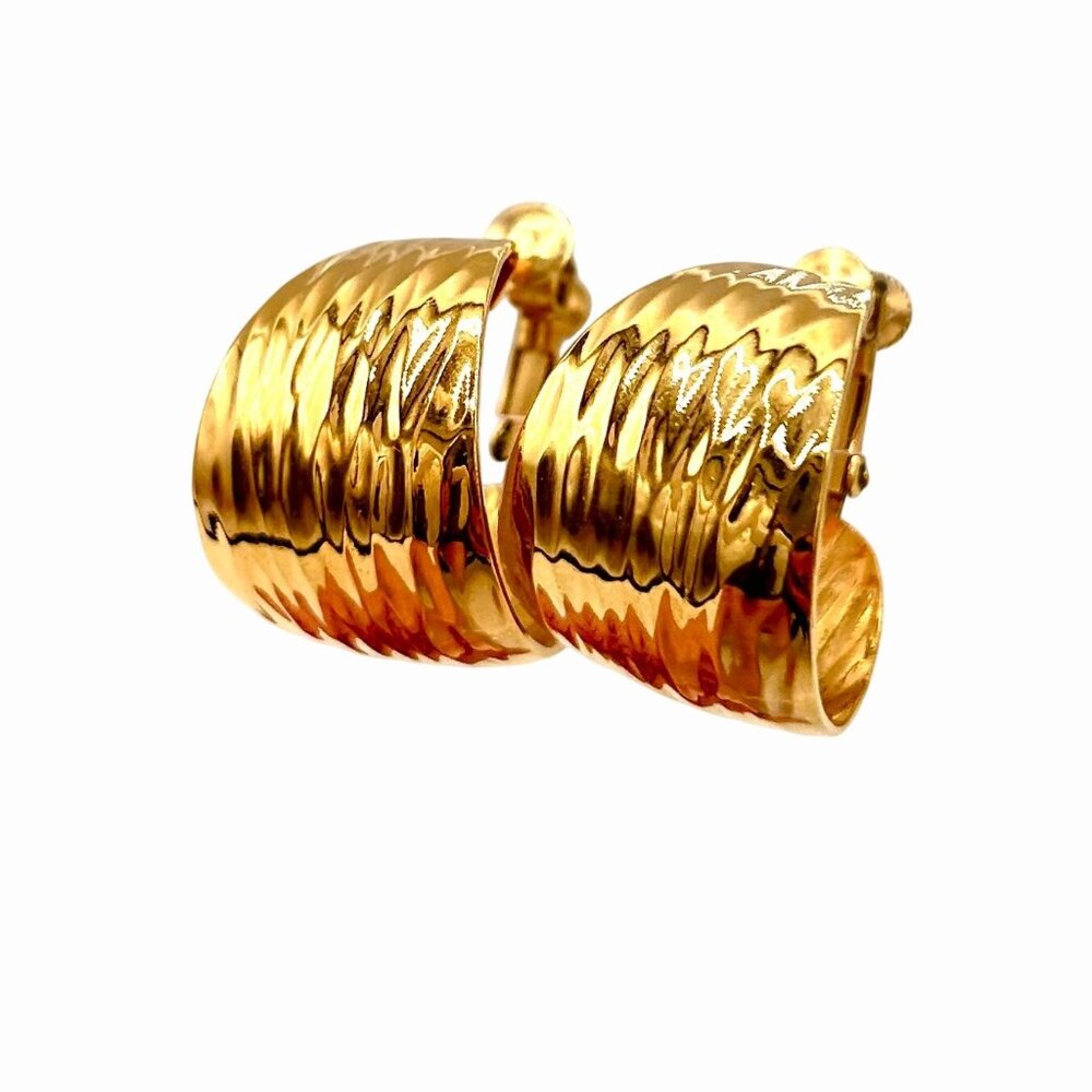 VINTAGE NAPIER GOLD TONE TEXTURED WIDE HOOP CLIP SCREW ON EARRINGS